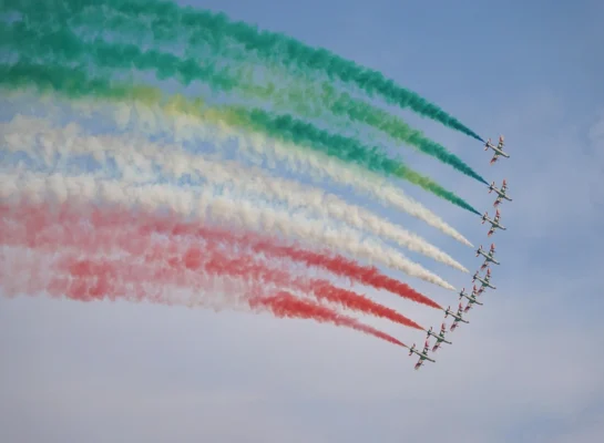 Frecce Tricolori, Jesolo Air Show, Jesolo, Pattuglia Acrobatica Nazionale, PAN, acrobazie aeree, aerei, show aereo, 2025, esibizione, piloti italiani, aviazione, spettacolo, evento Jesolo, Jesolo eventi, aeronautica, Air Show Jesolo, 28 giugno, 27 giugno, spiaggia Jesolo, Adriatico, volo, passione, evento estate, divertimento, adrenalina, spettacolo dal vivo, bandiera italiana, tricolore, pattuglia, aerei militari, parata, festival, air show Veneto, turismo Jesolo, vacanze Jesolo, hotel Jesolo, Hotel Corso Jesolo, offerte Jesolo, cosa fare Jesolo, volo acrobatico, show aereo 2025, esibizione acrobatica, evento imperdibile