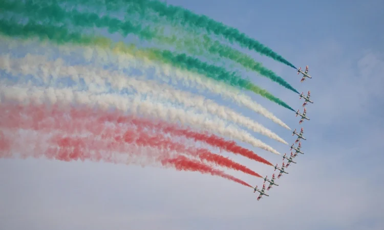 Frecce Tricolori, Jesolo Air Show, Jesolo, Pattuglia Acrobatica Nazionale, PAN, acrobazie aeree, aerei, show aereo, 2025, esibizione, piloti italiani, aviazione, spettacolo, evento Jesolo, Jesolo eventi, aeronautica, Air Show Jesolo, 28 giugno, 27 giugno, spiaggia Jesolo, Adriatico, volo, passione, evento estate, divertimento, adrenalina, spettacolo dal vivo, bandiera italiana, tricolore, pattuglia, aerei militari, parata, festival, air show Veneto, turismo Jesolo, vacanze Jesolo, hotel Jesolo, Hotel Corso Jesolo, offerte Jesolo, cosa fare Jesolo, volo acrobatico, show aereo 2025, esibizione acrobatica, evento imperdibile