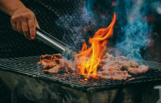 Griglie Roventi, Jesolo, Piazza Torino, BBQ, Barbecue, cuochi amatoriali, gara di cucina, evento gastronomico, food show, 2025, 12 luglio, festa del cibo, grigliata, carne, spezie, sindaci, Moreno Morello, Francesca Toffanin, Striscia la Notizia, Radio Wow, DJ set, animazione, evento estivo, divertimento, enogastronomia, cucina, concorso, sagra, street food, birra, prodotti tipici, Weber, Caseificio Tomasoni, Birra Forst, Beyfin, Jesolo eventi, vacanze Jesolo, hotel Jesolo, Hotel Corso Jesolo, offerte Jesolo, cosa fare Jesolo, evento culinario, show cooking, festa in piazza, gastronomia Jesolo