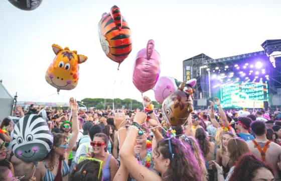 Random una festa a caso, Jesolo, Spiaggia del Faro, festa in spiaggia, evento in spiaggia, musica casuale, playlist imprevedibile, senza regole, divertimento, estate 2025, 26 luglio, party, beach party, DJ set, live music, Jesolo eventi, cosa fare Jesolo, vacanze Jesolo, hotel Jesolo, Hotel Corso Jesolo, offerte Jesolo, festa unica, evento giovanile, Jesolo by night, spiaggia Jesolo, musica a caso, outfit casuale, ballare, divertimento assicurato, evento irriverente, spensieratezza, libertà, festa estiva, luglio Jesolo, nightlife Jesolo, biglietti Random, ticketsms, Jesolo divertimento, evento imperdibile Jesolo, Jesolo party, spiaggia party, dance music